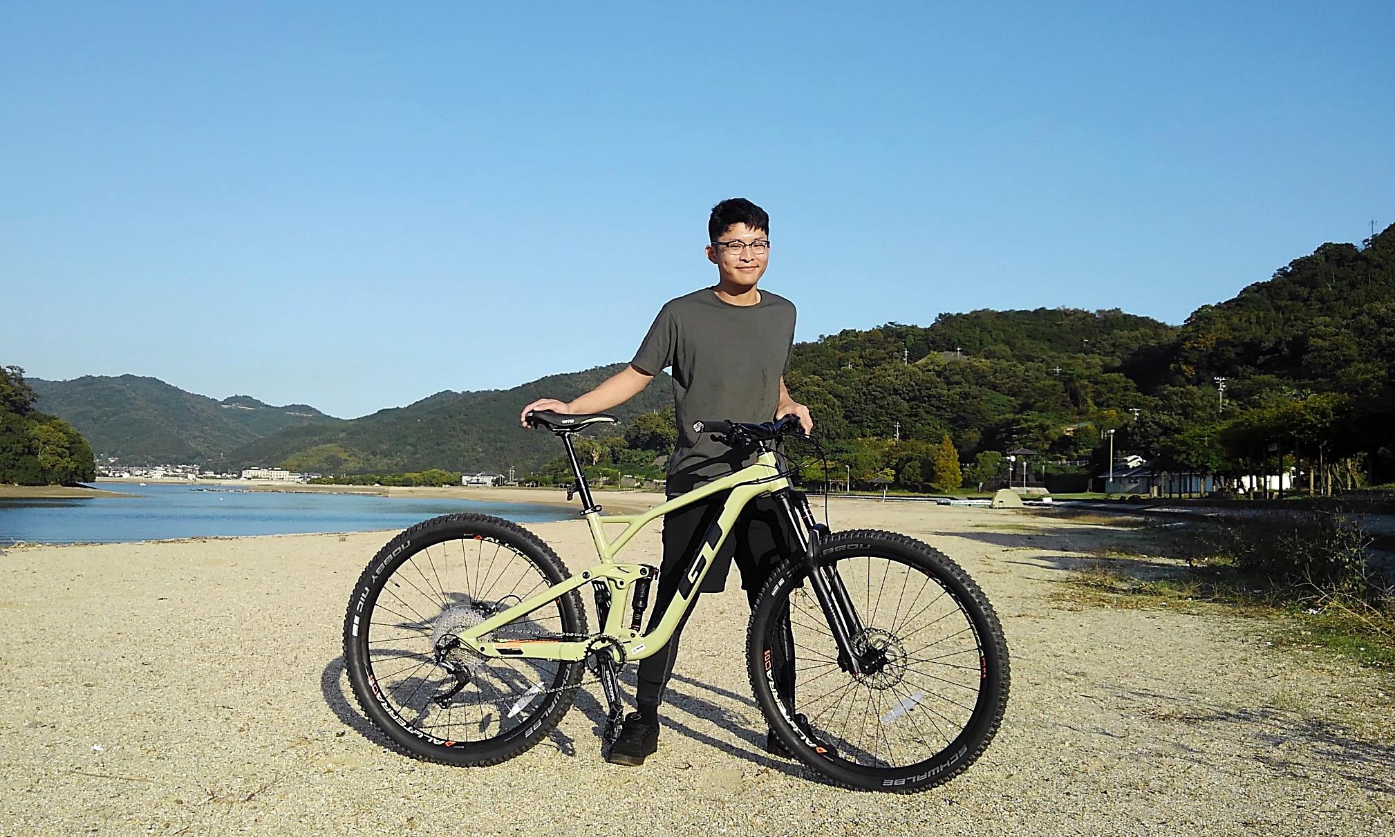 ビーチでmtbを納車 Gt Sensor Comp お買い上げいただきました 自転車販売 広島県福山市 ロードバイク マウンテンバイク Bicycleshop Fine ファイン